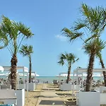 Welcoming Flat Next To The Sea For Up To 6 Guests דירה *